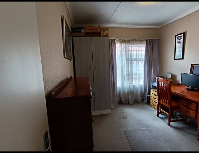 3 BEDROOM TOWNHOUSE FOR SALE IN NEW MARKET PARK